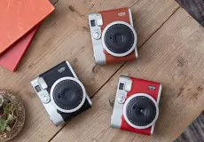 Kamera Instax Fujifilm Instax Mini 90 Neo Classic - Red 4 instax_mini_neo_90_classic_red_taskameraid_5