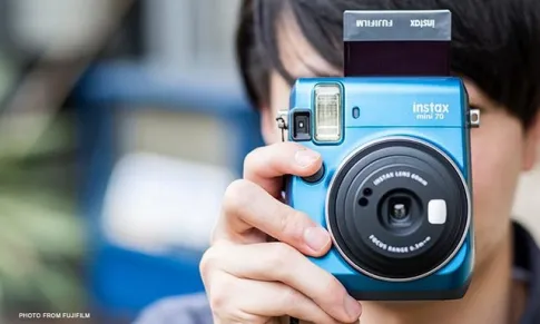 Kamera Instax Fujifilm Instax Mini 70 Island Blue 2 taskameraid_instax_mini_70_blue_2