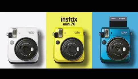 Kamera Instax Fujifilm Instax Mini 70 Island Blue 4 taskameraid_instax_mini_70_blue_4