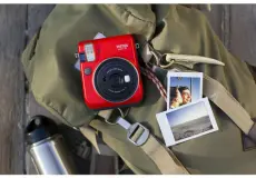 Kamera Instax Fujifilm Instax Mini 70 Passion Red 7 taskameraid_instax_mini_70_red_5